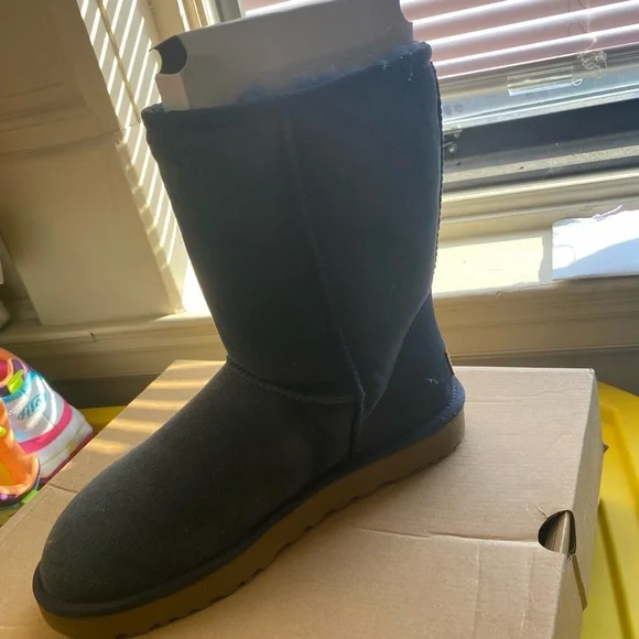 Ugg Classic Short II Boots wmns size 10